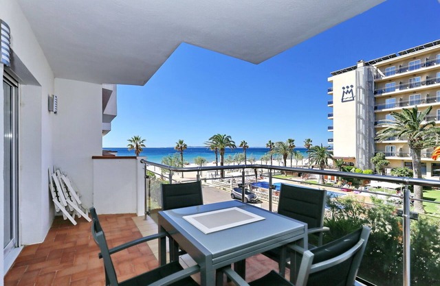 APARTMENT 2-5 PEOPLE DIRECT ACCESS TO THE BEACH AIR CONDITIONING WIFI