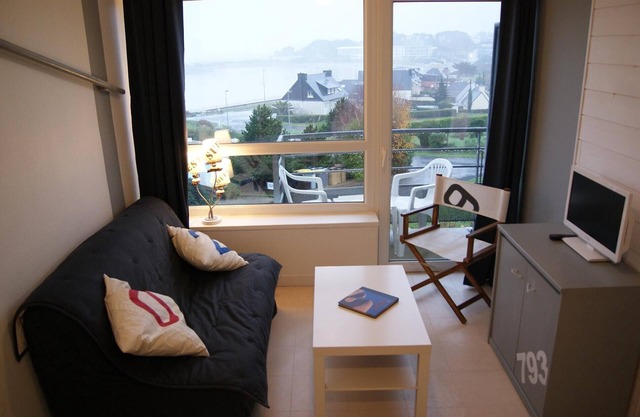 Apartment 2-6 pers panoramic sea views, beach 50m