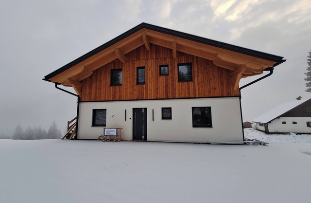 Apartment '2' with Mountain View, Shared Garden and Wi-Fi