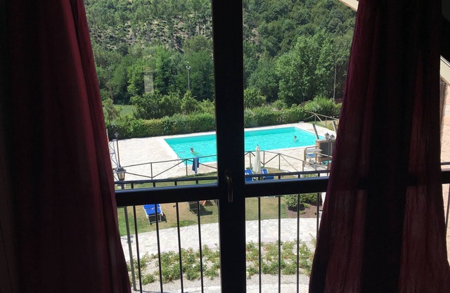 Apartment 2 bedrooms, 1 bathroom and living room with kitchenette and swimming pool