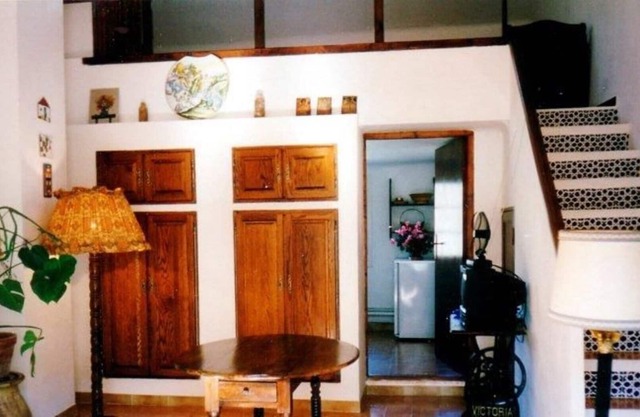 APARTMENT 2 PEOPLE