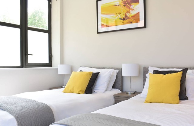 Apartment 2 - Stylish 1 Bedroom twin apartment - Watford, with transport links to Central London