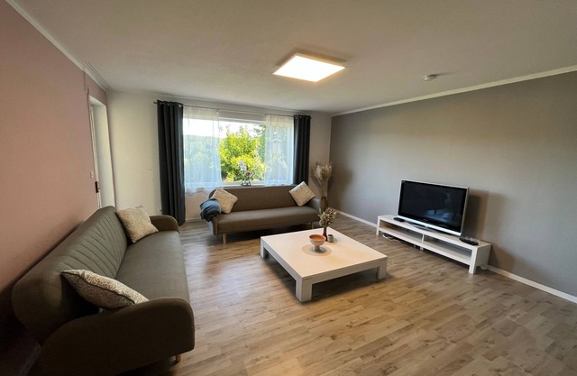 Apartment 2 - UG - 80m² - Max. 4 Pers. - mit Terrasse - Eifelurlaub mit Panoramablick: Geräumige