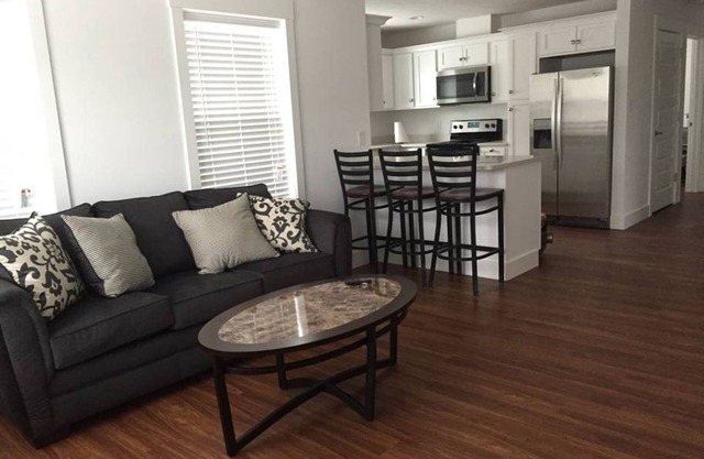 Apartment 201 · Campus Access, Downtown delight on Restaurant Row