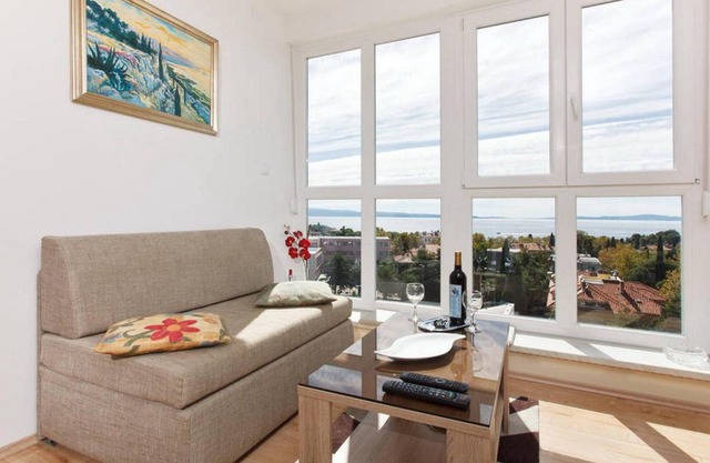 Apartment 28