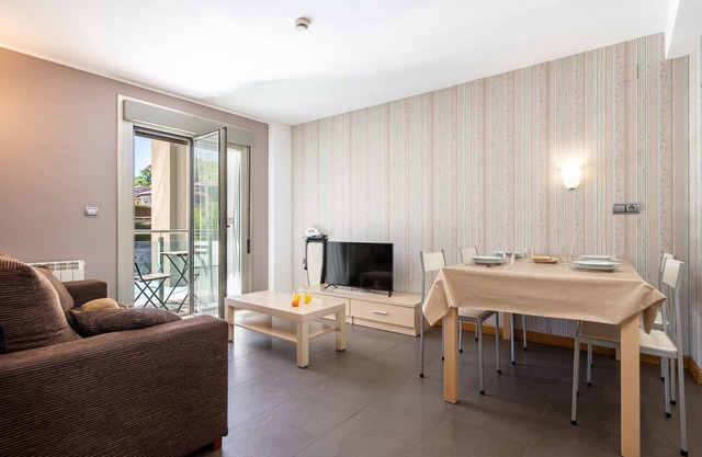 Apartment '2ºa Apartamento 2 Adultos Y 2 Niños' with Balcony and Wi-Fi