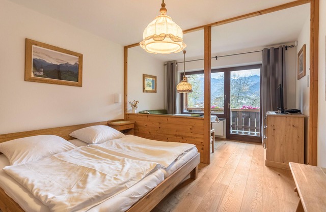 Apartment "3 Apartment mit Gartenblick" with Mountain View, Private Balcony & Wi-Fi