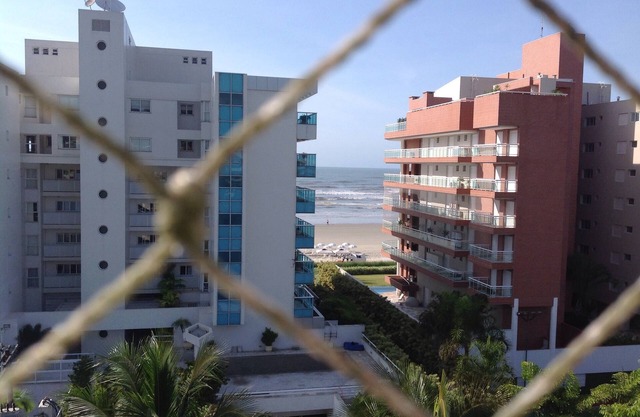 Apartment 3 bedr. being 2 suites with views to the sea and 50m of the sand