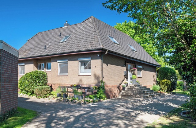 Apartment '3 Raum Ferienwohnung' with Private Roof Terrace, Balcony and Wi-Fi