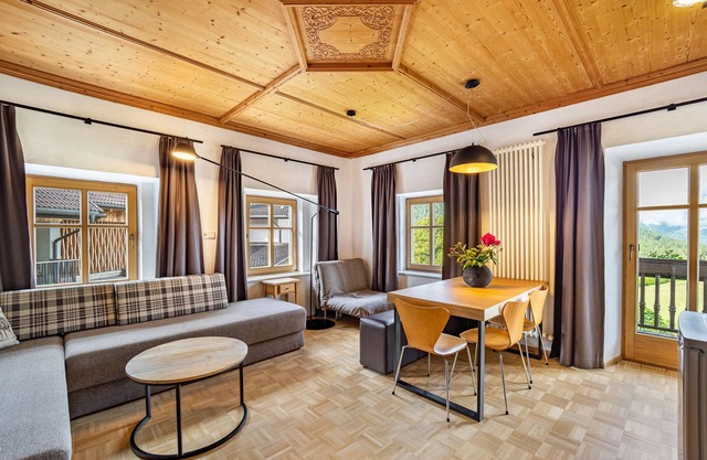 Apartment '3' with Mountain View, Shared Pool and Wi-Fi