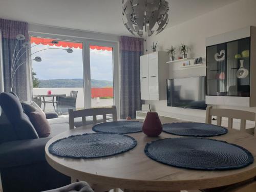 Apartment 33