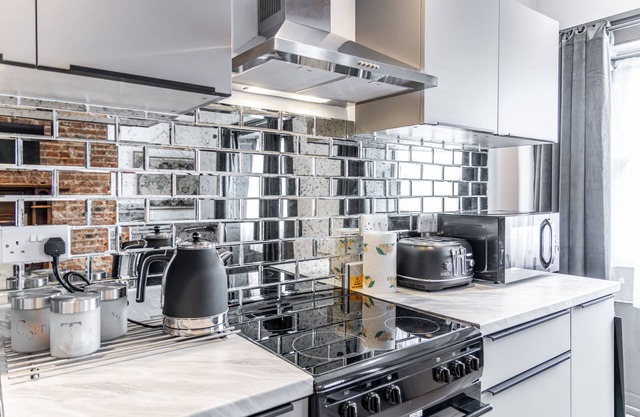Apartment 4, Modern Elegance Awaits!