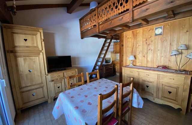 Apartment 4 people, ski-in/ski-out, village center with parking