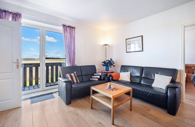 Apartment '4-raum Fw 4' with Shared Garden, Balcony and Wi-Fi