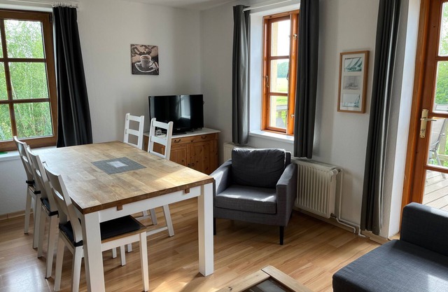 Apartment 4 with 2 bedrooms (2-5 pers.) on the upper floor - Villa Seeheim vacation property directly on the waterfront