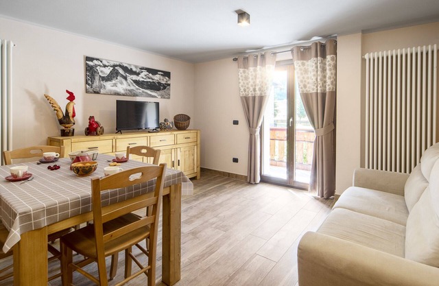 Apartment '4061 Maison Gerard - Roccia Viva' with Mountain View, Shared Garden and Wi-Fi