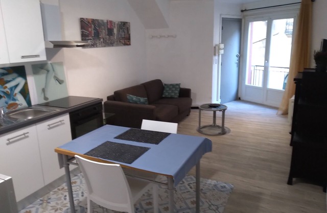 Apartment (44m2), ground floor, 1st floor, 1 bedroom, balcony, optional garage.
