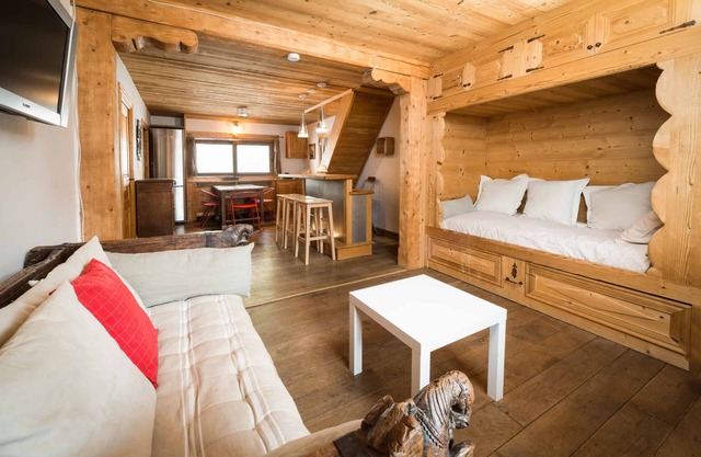 Apartment 5/6 people 50 meters from the slopes with outdoor sauna