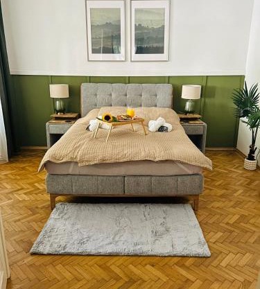 Apartment 5 min Schönbrunn Gloriette, Direct to City Center, Free Parking