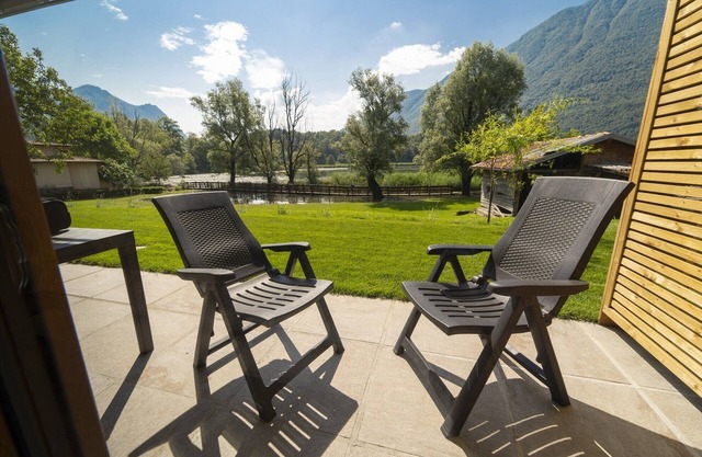 Apartment "5" with Lake View, Shared Pool & Wi-Fi