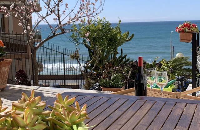 Apartment 50 meters from the sea with parking space.