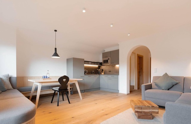 Apartment 6 with 1 bedroom and south-facing balcony - Strasser guest house