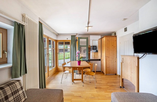 Apartment '6' with Mountain View, Shared Pool and Wi-Fi