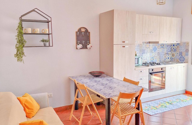 Apartment 65sqm full center 8 minutes from the beach with two large balconies