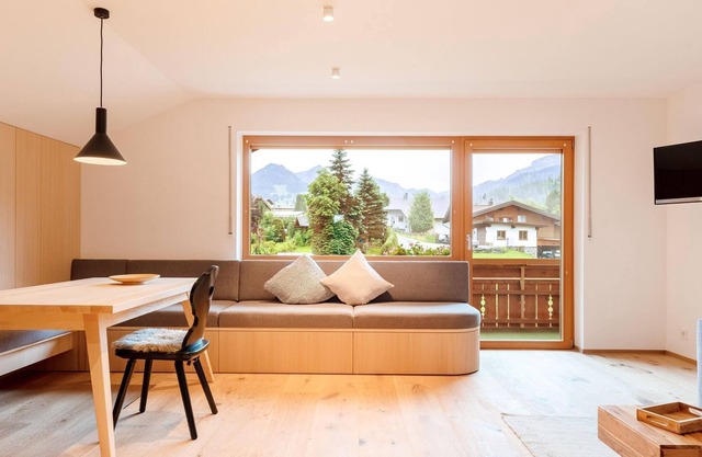 Apartment 7 with 1 bedroom and south-facing balcony - Gästehaus Strasser