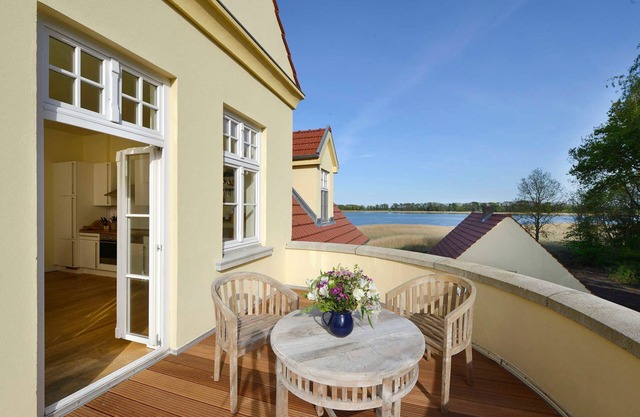 Apartment 7 with lake view and large balcony - Gut Grubnow Rügen