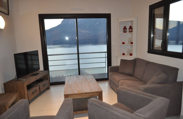 Apartment 8-10 people