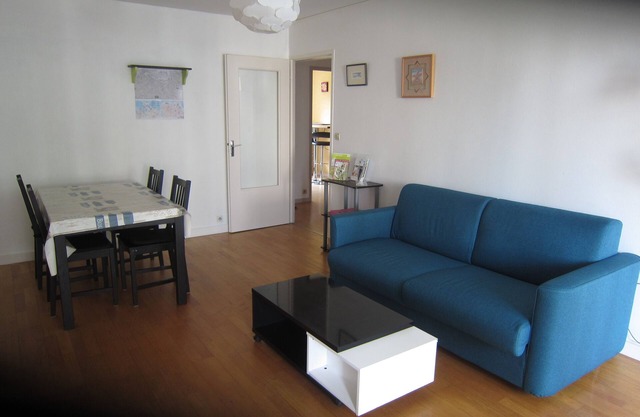 Apartment 800 meters from the beach of the furrow and 100 meters from the station