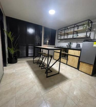 Apartment 84-21