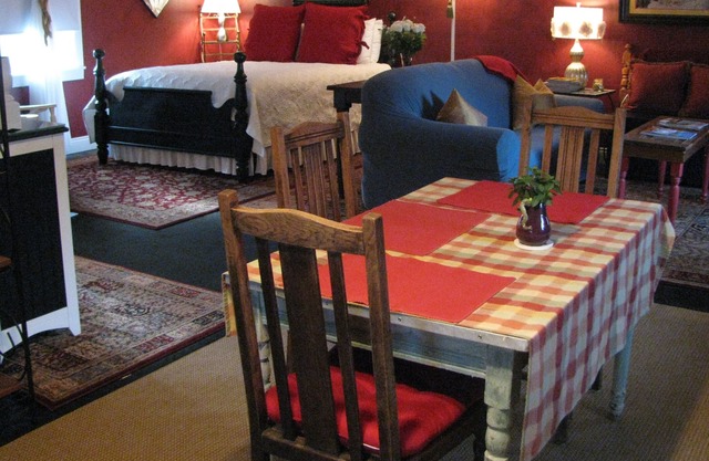 Apartment A, A Quaint Bed and Breakfast Cottage