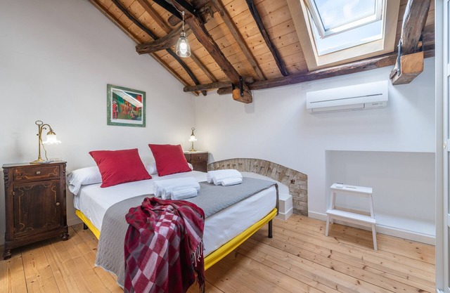 Apartment 'A Casa Di Gianna' with Wi-Fi and Air Conditioning