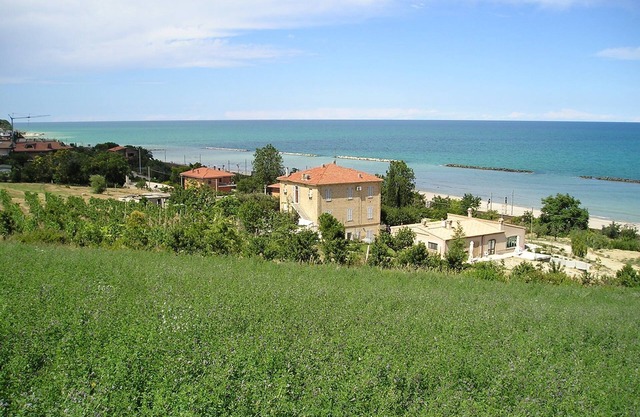 Apartment a stone's throw from the sea and in the countryside