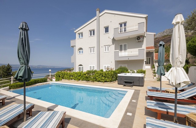 Apartment A4 with Swimming Pool, Whirlpool and Big Terrace