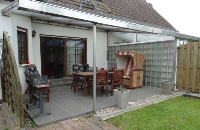 Apartment about 70 square meters (for up to 6 people) and 200sqm race surface