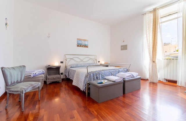 Apartment 'Acquamarina' with Sea View, Balconies & Wi-Fi