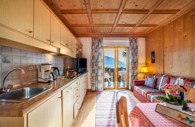 Apartment "Adang Ferienwohnung Etschtal" with Mountain View, Garden & Wi-Fi