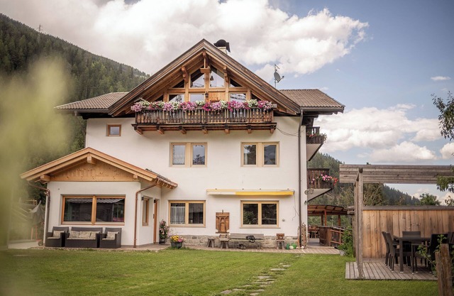 Apartment 'Adlerhorst Zaunkoenig' with Private Terrace and Wi-Fi