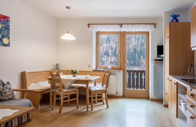 Apartment 'Adlerhorst Blaumeise' with Balcony, Shared Garden and Wi-Fi