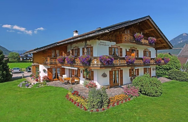 Apartment "Adlerhorst" with Mountain View, Shared Garden & Wi-Fi