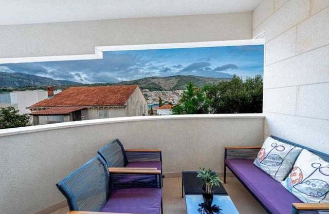 Apartment Adrian 2BR apartment with balcony