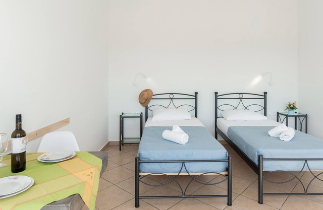 Apartment "Aegean Blue Santorini Perivolos 1" with Sea View, Shared Terrace & Wi-Fi