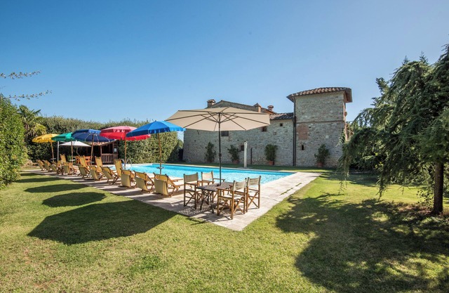 Apartment 'Agriturismo Ischieto - Il Granaio' with Shared Pool, Wi-Fi, and Air Conditioning