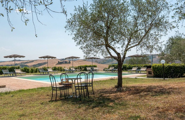 Apartment 'Agriturismo Carpineto' with Shared Pool, Private Terrace and Wi-Fi
