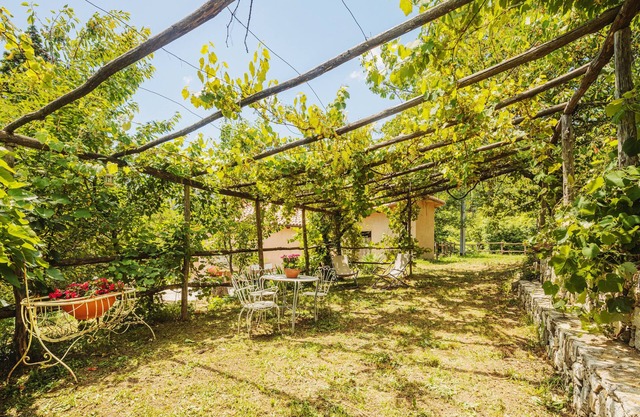 Apartment 'Agriturismo Il Filo Di Paglia' with Mountain View, Shared Garden and Wi-Fi