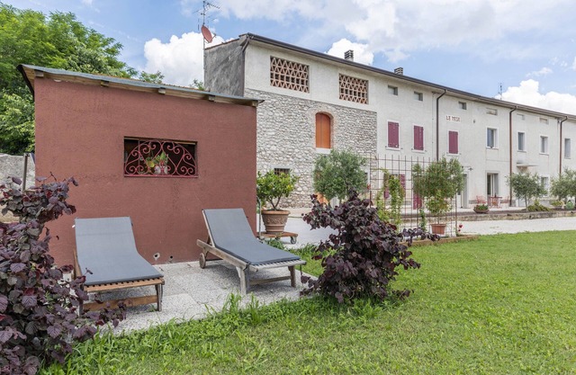 Apartment 'Agriturismo Tenuta Corte Tese' with Shared Garden and Air Conditioning