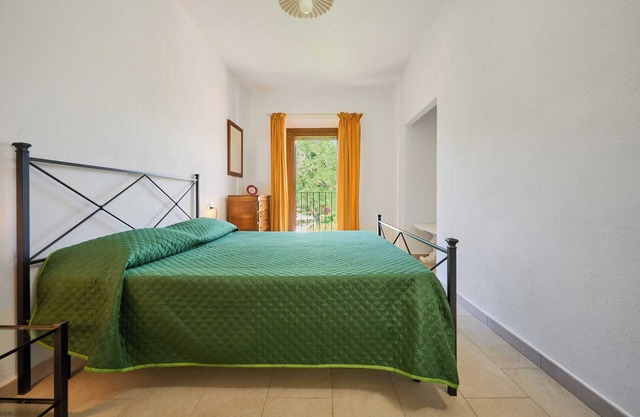 Apartment 'Aia' with Shared Pool, Wi-Fi and Air Conditioning